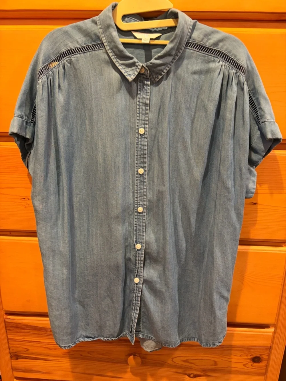 Time&Tru Light Blue Short Sleeve Chambray Shirt Top size large - Picture 3 of 5